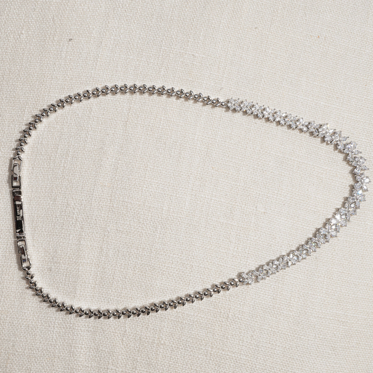Sposa Botanical V-Collar