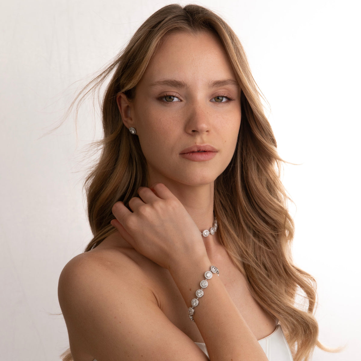 Luna Infinite Link Bracelet