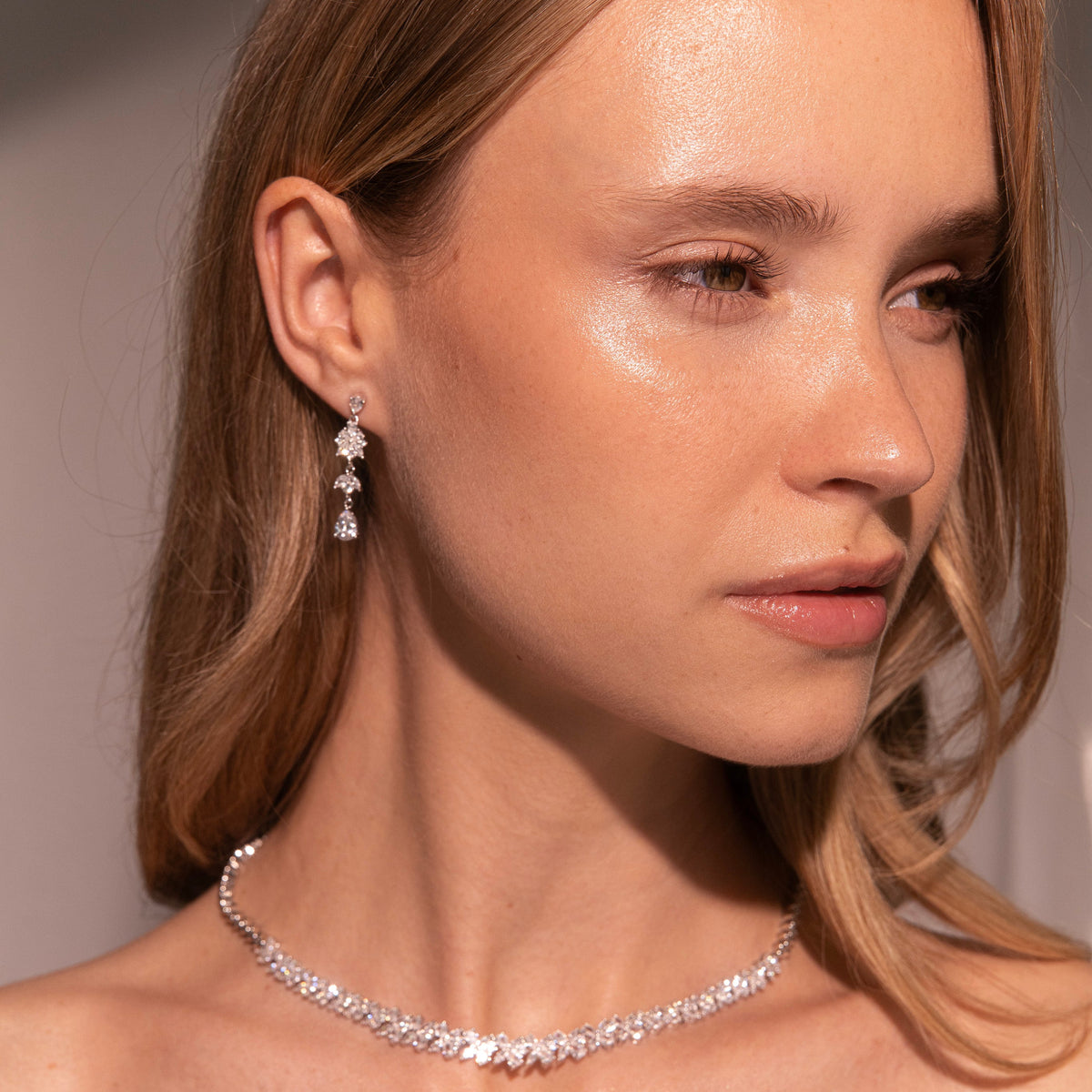 Sposa Botanical V-Collar