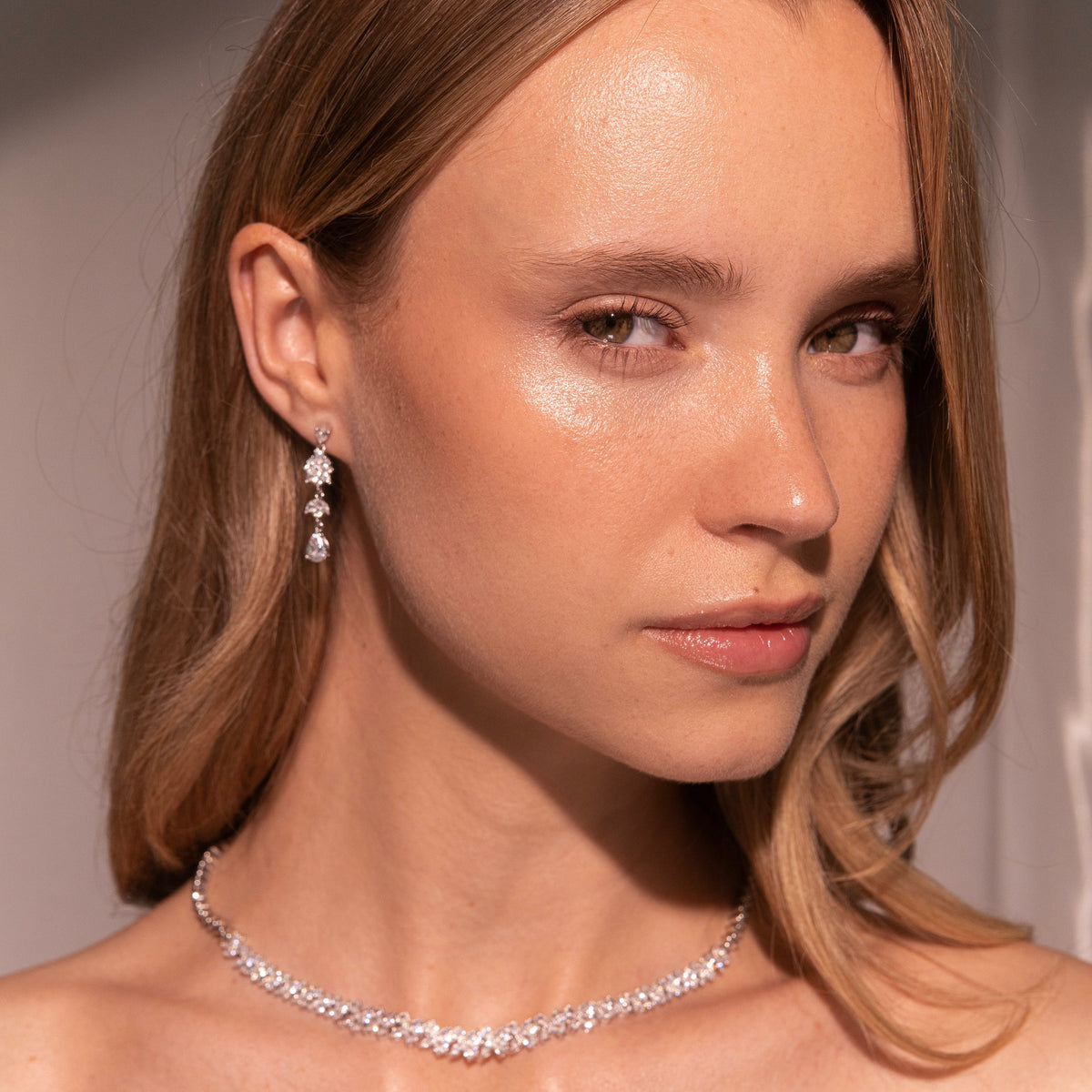 Sposa Botanical V-Collar