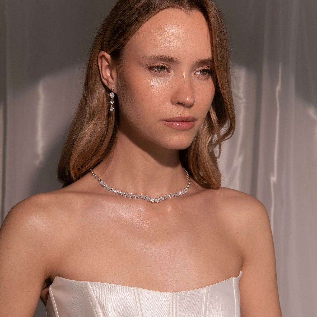 Sposa Botanical V-Collar